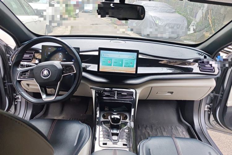 Used BYD Qin PLUS 2023 Champion Edition DM-i 55KM Leading Model Center Console
