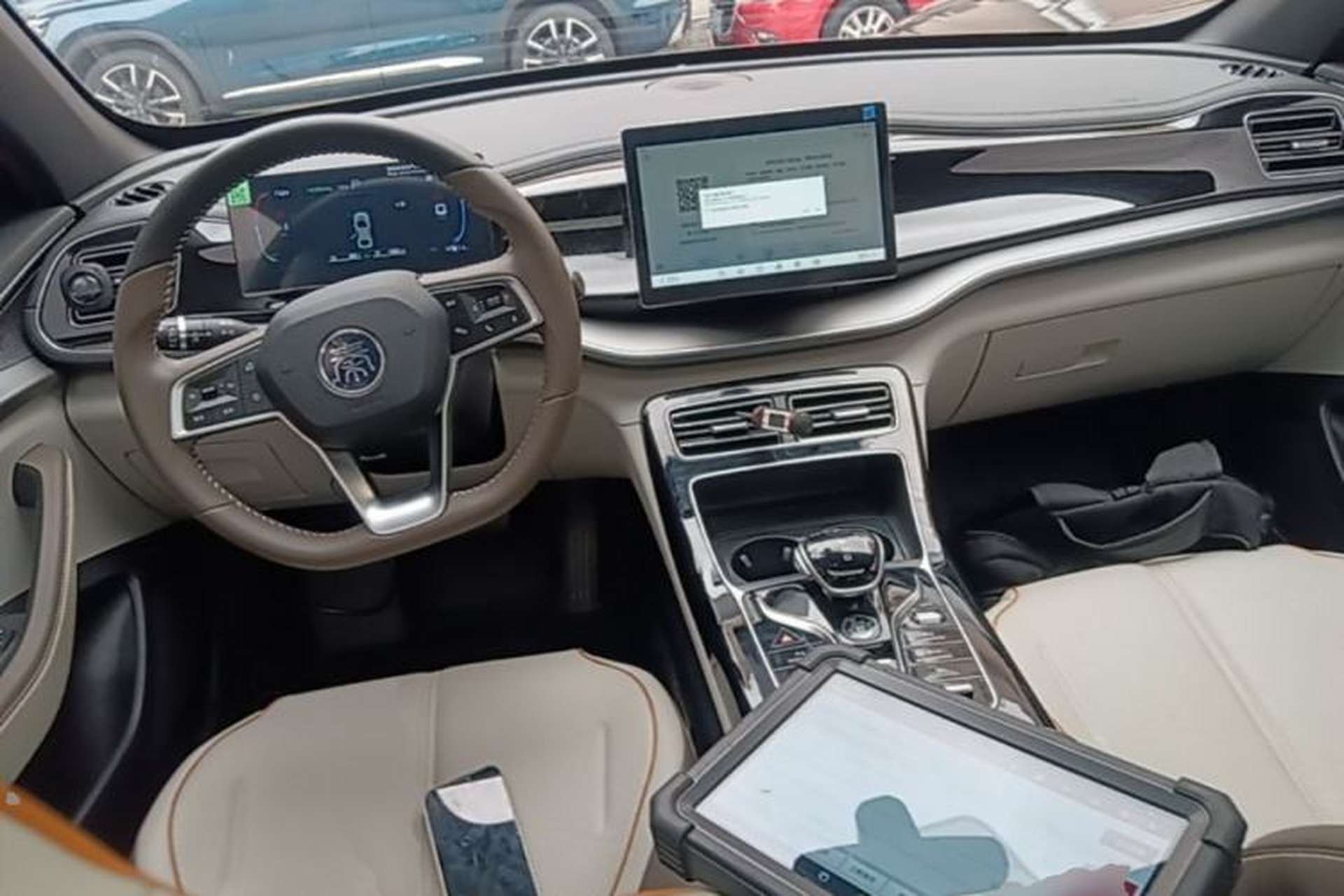 Used BYD Qin PLUS 2023 Champion Edition DM-i 55KM Superior Model Center Console