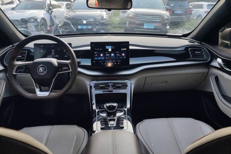 Used BYD Qin PLUS 2023 Champion Edition DM-i 55KM Superior Model Center Console