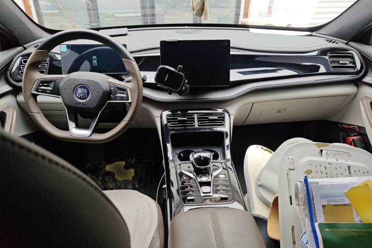 Used BYD Qin PLUS 2023 Champion Edition DM-i 55KM Leading Model Center Console