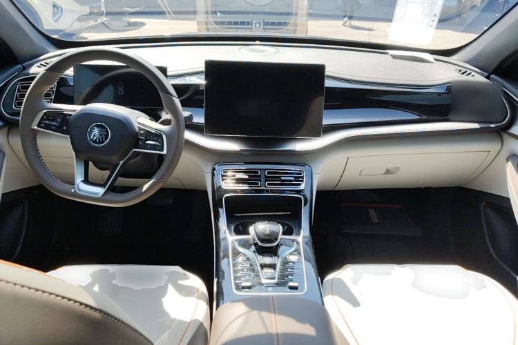 Used BYD Qin PLUS 2023 Champion Edition DM-i 120KM Beyond Model Center Console