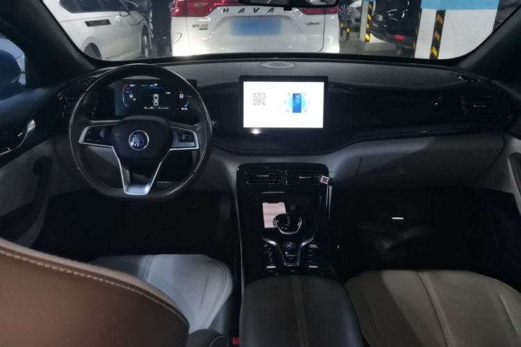 Used BYD Qin PLUS 2023 Champion Edition DM-i 55KM Leading Model Center Console