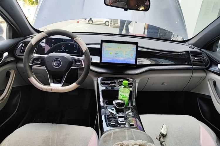 Used BYD Qin PLUS 2023 Champion Edition DM-i 55KM Leading Model Center Console