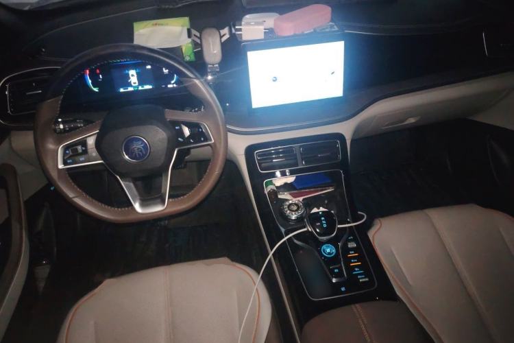 Used BYD Qin PLUS 2023 Champion Edition DM-i 55KM Superior Model Center Console