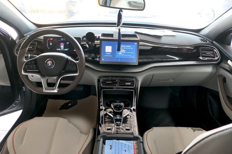 Used BYD Qin PLUS 2023 Champion Edition EV 510KM Beyond Model Center Console