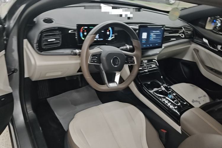 Used BYD Qin PLUS 2023 Champion Edition DM-i 55KM Leading Model Center Console
