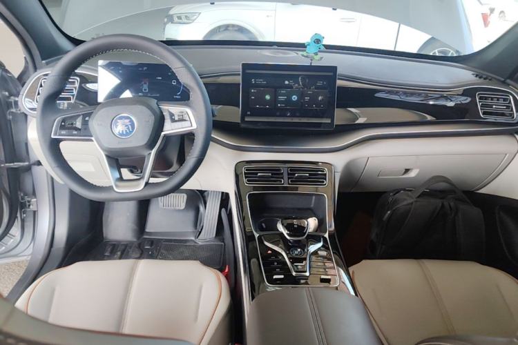 Used BYD Qin PLUS 2023 Champion Edition DM-i 120KM Leading Model Center Console
