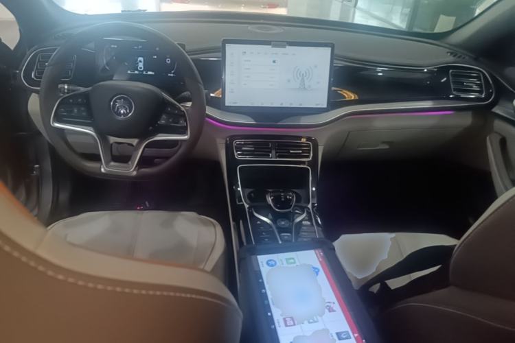 Used BYD Qin PLUS 2023 Champion Edition DM-i 120KM Excellence Model Center Console