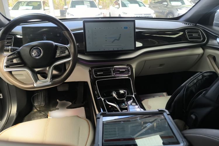 Used BYD Qin PLUS 2023 Champion Edition DM-i 120KM Excellence Model Center Console