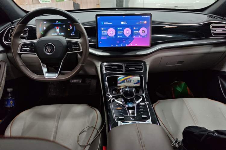 Used BYD Qin PLUS 2023 Champion Edition DM-i 120KM Beyond Model Center Console