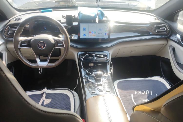 Used BYD Qin PLUS 2023 Champion Edition DM-i 55KM Leading Model Center Console