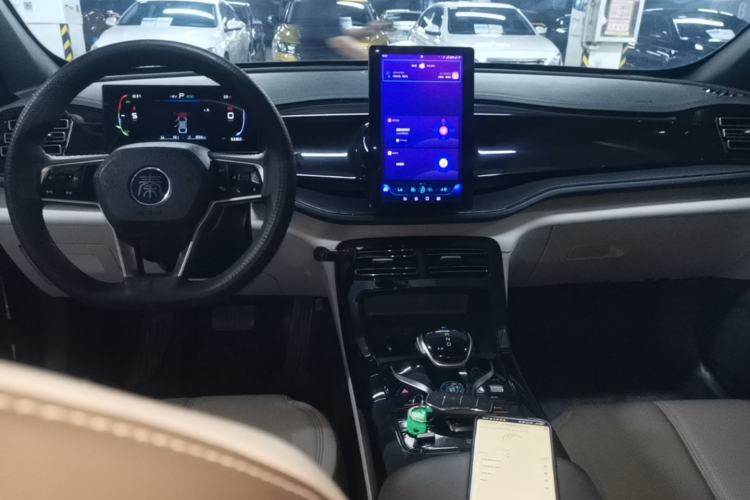 Used BYD Qin PLUS 2023 Champion Edition DM-i 55KM Leading Model Center Console