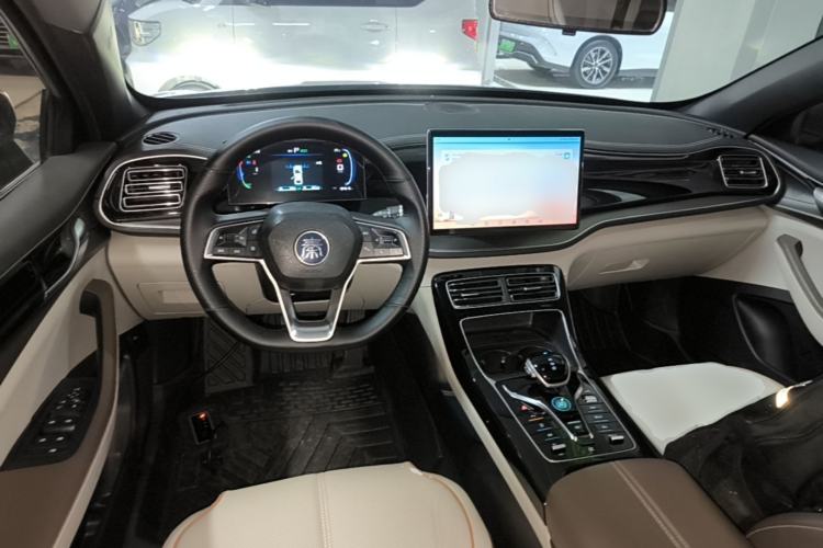 Used BYD Qin PLUS 2023 Champion Edition DM-i 120KM Beyond Model Center Console