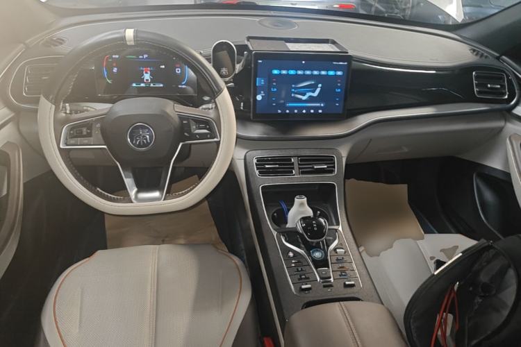 Used BYD Qin PLUS 2023 Champion Edition DM-i 120KM Leading Model Center Console