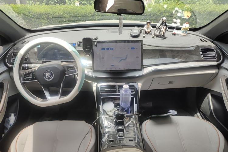 Used BYD Qin PLUS 2023 Champion Edition DM-i 120KM Beyond Model Center Console