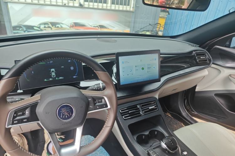 Used BYD Qin PLUS 2023 Champion Edition DM-i 55KM Leading Model Center Console