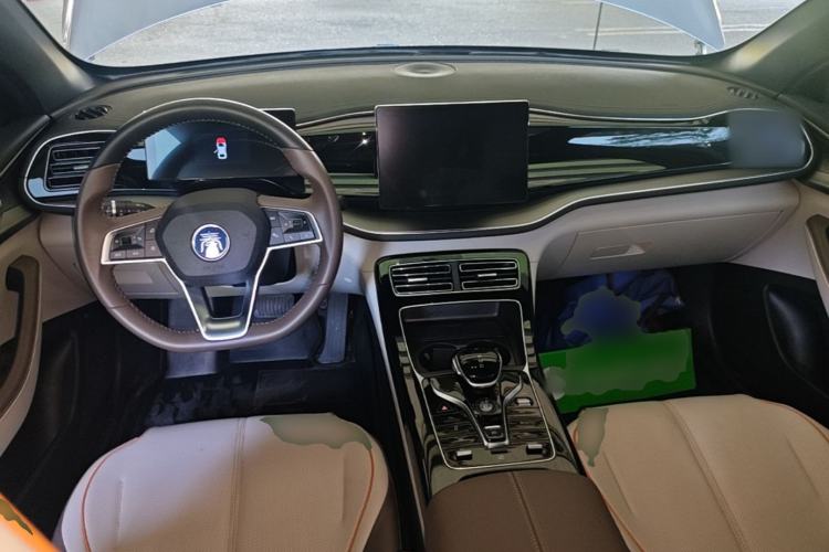 Used BYD Qin PLUS 2023 Champion Edition DM-i 55KM Superior Model Center Console