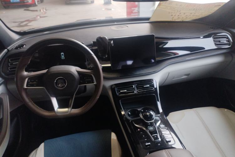 Used BYD Qin PLUS 2023 Champion Edition DM-i 55KM Leading Model Center Console