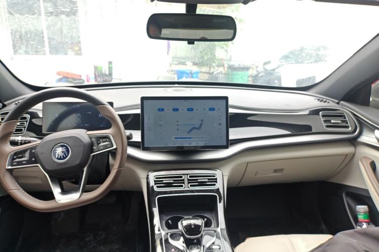Used BYD Qin PLUS 2023 Champion Edition DM-i 120KM Beyond Model Center Console