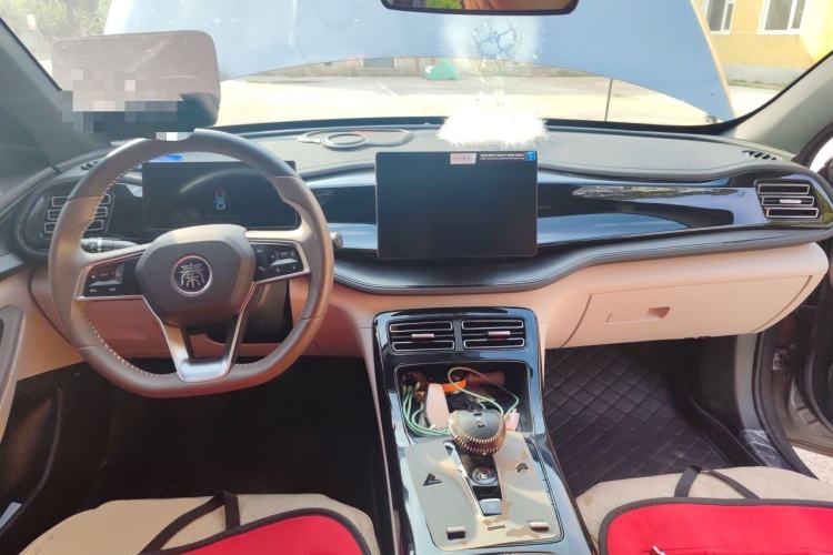 Used BYD Qin PLUS 2023 Champion Edition DM-i 55KM Leading Model Center Console