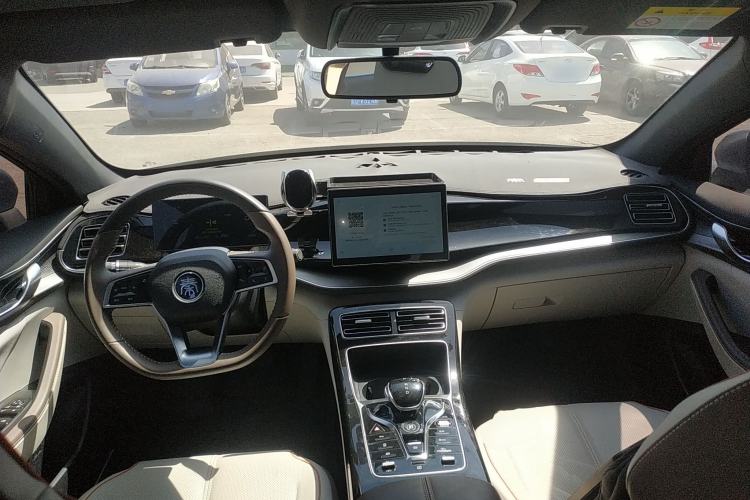 Used BYD Qin PLUS 2023 Champion Edition DM-i 120KM Leading Model Center Console