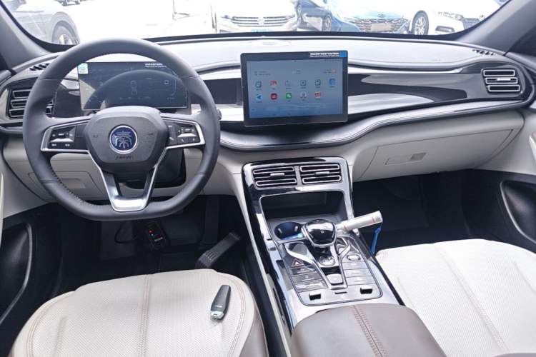 Used BYD Qin PLUS 2023 Champion Edition DM-i 55KM Leading Model Center Console