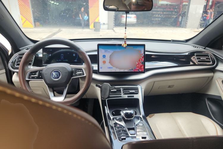 Used BYD Qin PLUS 2023 Champion Edition DM-i 120KM Beyond Model Center Console