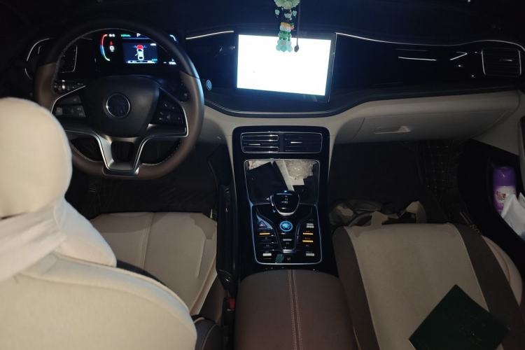 Used BYD Qin PLUS 2023 Champion Edition EV 510KM Leading Model Center Console