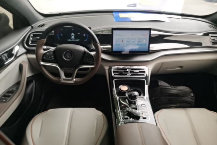 Used BYD Qin PLUS 2023 Champion Edition EV 420KM Superior Model Center Console