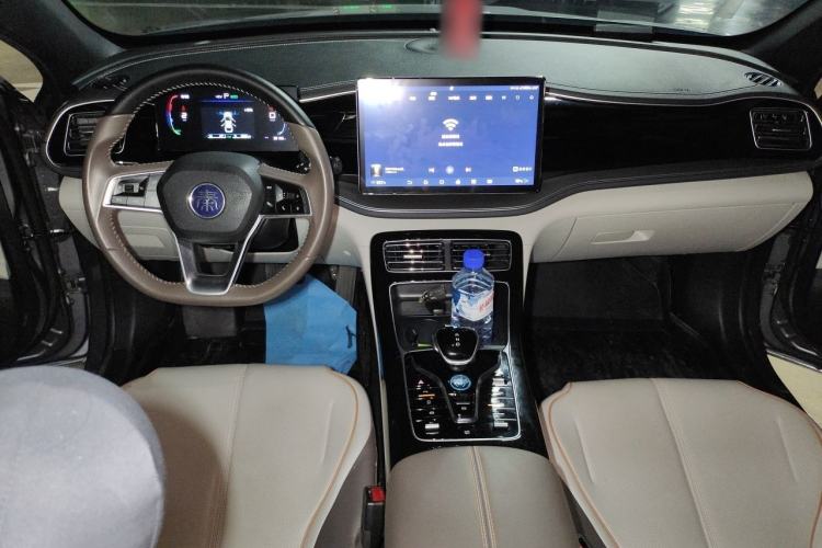 Used BYD Qin PLUS 2023 Champion Edition DM-i 120KM Beyond Model Center Console