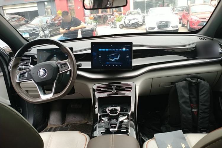 Used BYD Qin PLUS 2023 Champion Edition DM-i 120KM Leading Model Center Console