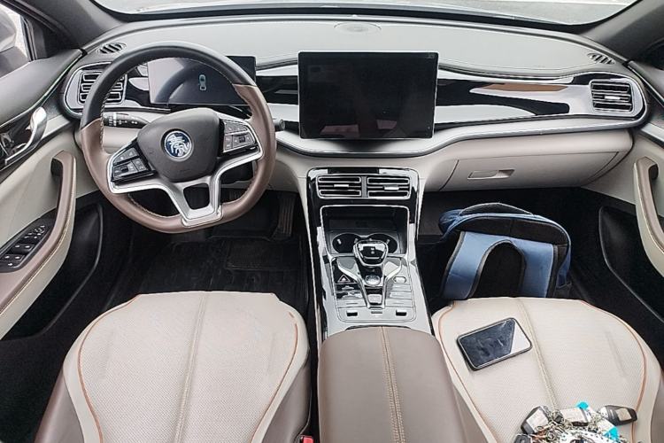 Used BYD Qin PLUS 2023 Champion Edition DM-i 120KM Excellence Model Center Console