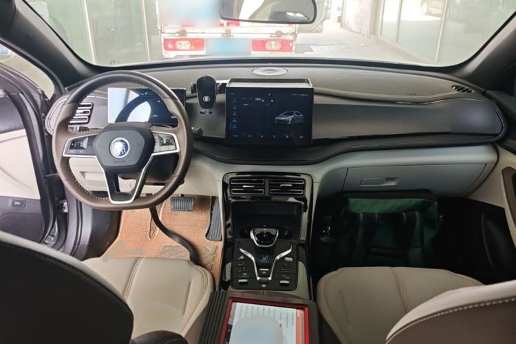 Used BYD Qin PLUS 2023 Champion Edition DM-i 55KM Leading Model Center Console