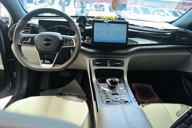 Used BYD Qin PLUS 2023 Champion Edition DM-i 55KM Leading Model Center Console