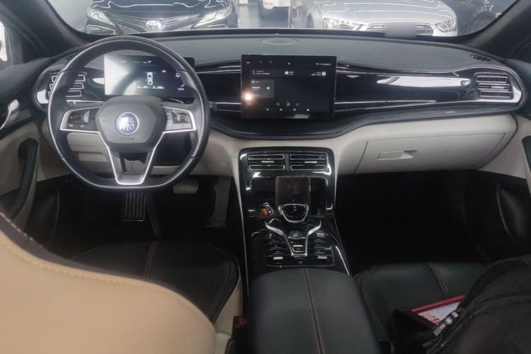 Used BYD Qin PLUS 2023 Champion Edition DM-i 55KM Leading Model Center Console