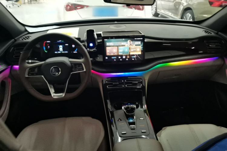 Used BYD Qin PLUS 2023 Champion Edition DM-i 55KM Leading Model Center Console