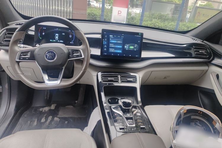 Used BYD Qin PLUS 2023 Champion Edition DM-i 55KM Leading Model Center Console