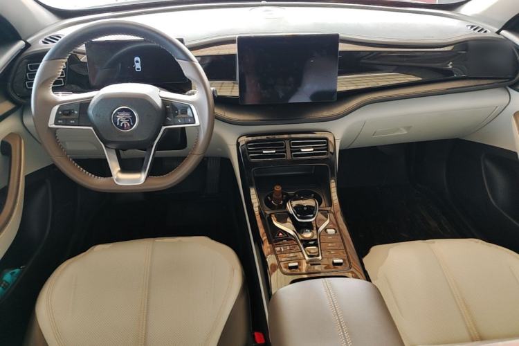 Used BYD Qin PLUS 2023 Champion Edition DM-i 55KM Leading Model Center Console