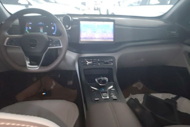 Used BYD Qin PLUS 2023 Champion Edition DM-i 55KM Leading Model Center Console