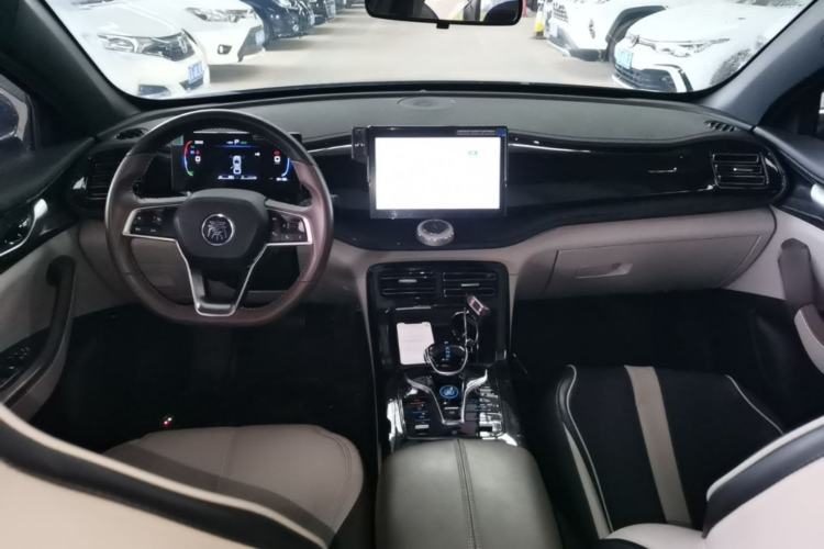 Used BYD Qin PLUS 2023 Champion Edition DM-i 55KM Leading Model Center Console