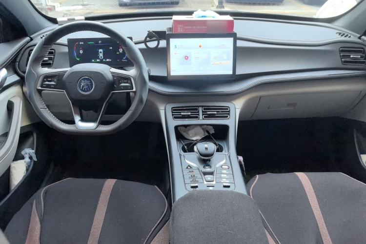Used BYD Qin PLUS 2023 Champion Edition DM-i 55KM Leading Model Center Console