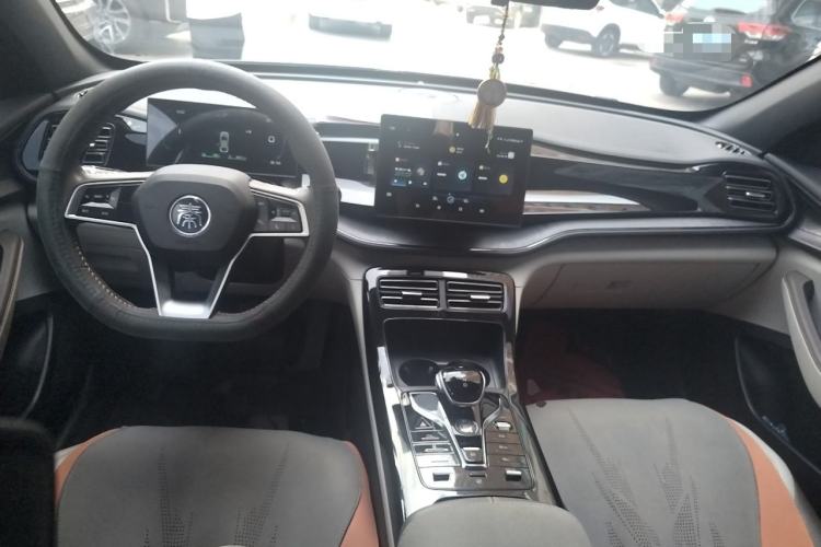 Used BYD Qin PLUS 2023 Champion Edition DM-i 55KM Leading Model Center Console