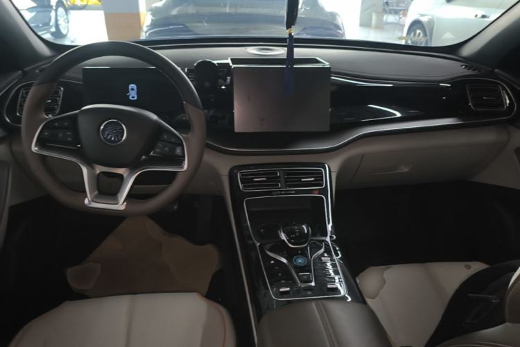 Used BYD Qin PLUS 2023 Champion Edition EV 510KM Beyond Model Center Console