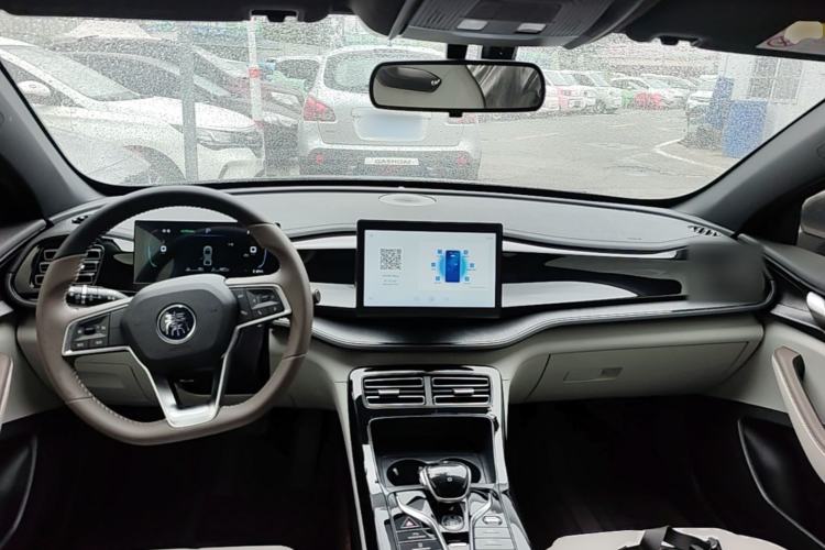 Used BYD Qin PLUS 2023 Champion Edition DM-i 55KM Leading Model Center Console