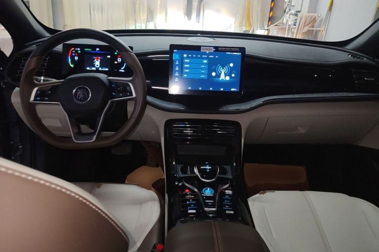 Used BYD Qin PLUS 2023 Champion Edition DM-i 55KM Leading Model Center Console