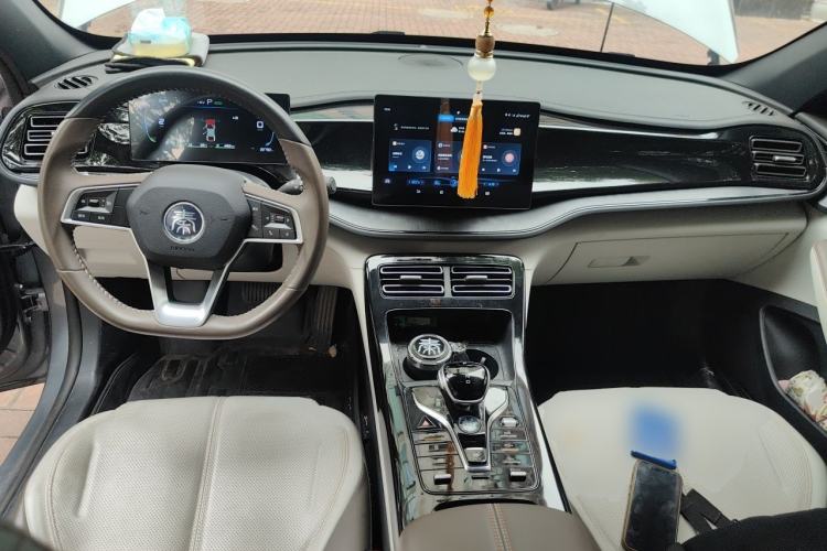 Used BYD Qin PLUS 2023 Champion Edition DM-i 55KM Leading Model Center Console