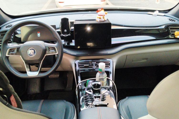 Used BYD Qin PLUS 2023 Champion Edition DM-i 55KM Leading Model Center Console