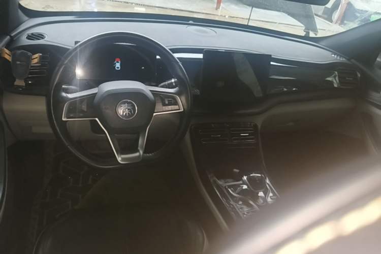 Used BYD Qin PLUS 2023 Champion Edition DM-i 55KM Leading Model Center Console