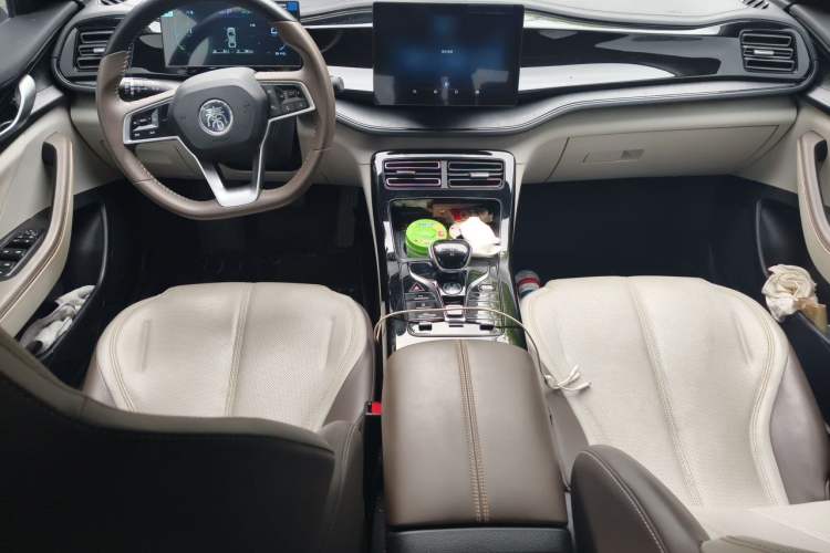 Used BYD Qin PLUS 2023 Champion Edition DM-i 55KM Leading Model Center Console
