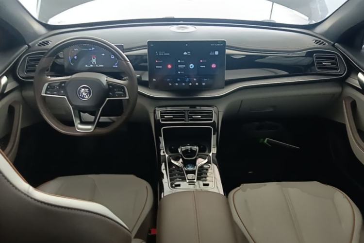 Used BYD Qin PLUS 2023 Champion Edition DM-i 120KM Excellence Model Center Console